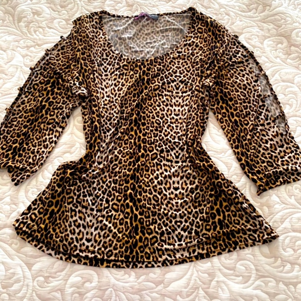 Macy’s Leopard top. Sleeve cut outs. Extra large. Daytime or evening wear